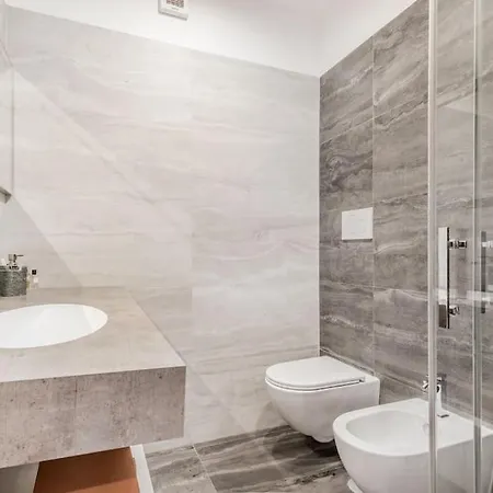 Luxury Front Of Cavalieri Hilton Rome