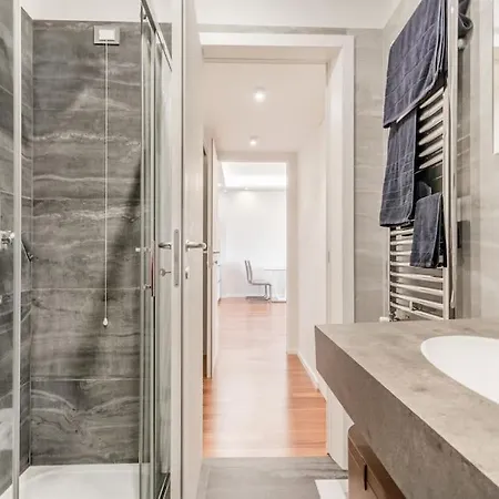 Luxury Front Of Cavalieri Hilton شقة *